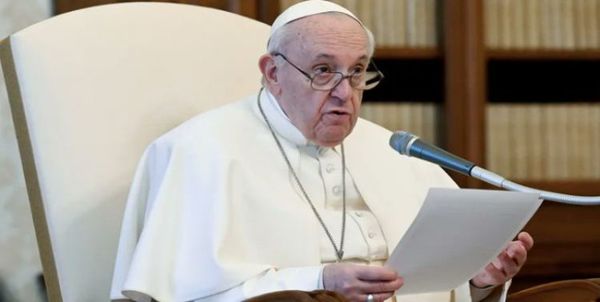 El papa pide cuidar a los mayores porque