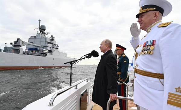 Diario HOY | Putin presume del poderío de Armada rusa en desfile naval en San Petersburgo