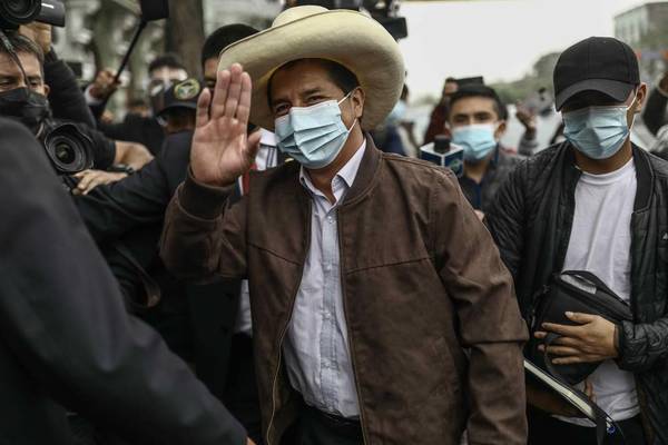 Perú: Castillo anuncia que pedirá que el sueldo de ministros y congresistas baje a la mitad | Ñanduti