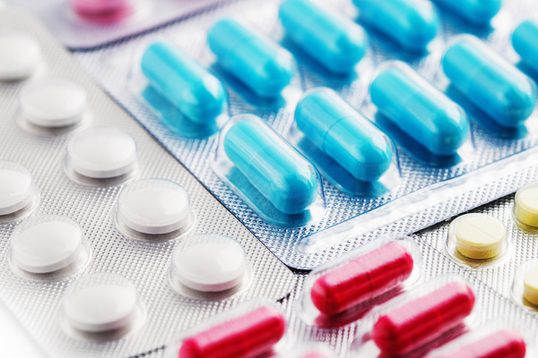 Farmacéuticas se apresuran por desarrollar una pastilla para tratar la Covid-19