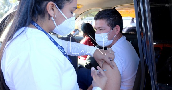 La Nación / Más de 7.000 trabajadores solicitaron licencia para vacunación