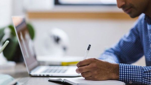 Ofrecen becas para estudiar tecnología