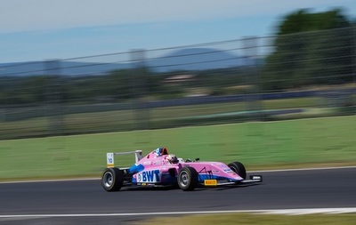 Fórmula 4: Joshua Duerksen finaliza séptimo en Imola