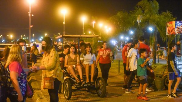 Relajamiento: Ciudadanos recorren la ciudad sin mascarillas