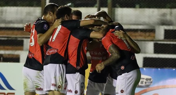 River vuelve a ganar, es líder y manda a Luqueño al fondo del promedio
