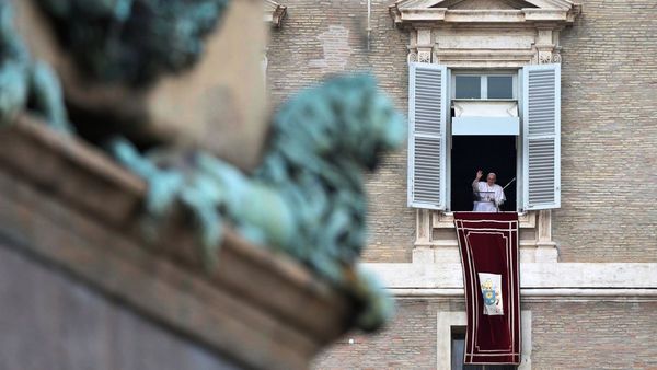 El Vaticano juzga a cardenal por un escándalo financiero