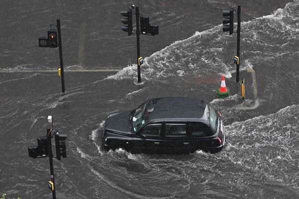 La lluvias torrenciales inundan partes de Londres y el sur de Inglaterra - Mundo - ABC Color