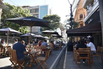Gastronómicos apuntan a ampliar periodo para operar en las calles  - Nacionales - ABC Color