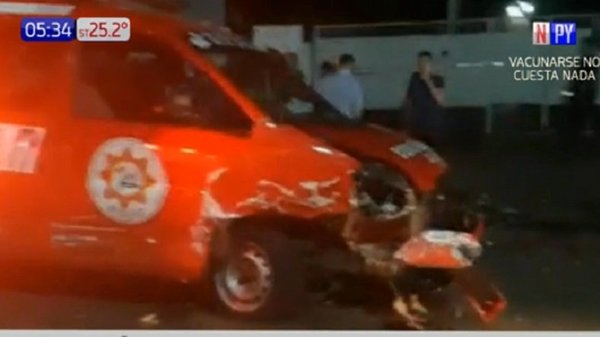 Brasileños chocan a camión de bomberos y agreden a los voluntarios en PJC | Noticias Paraguay