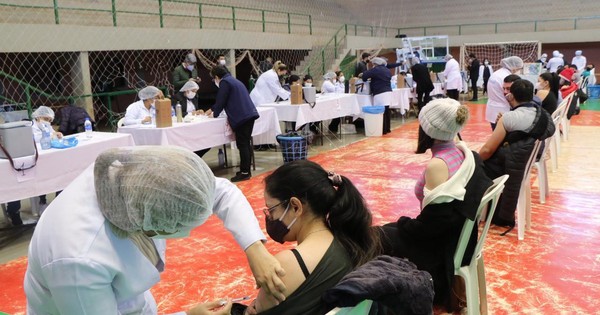La Nación / COVID-19: continúa esta semana vacunación a personas de 20 años en adelante