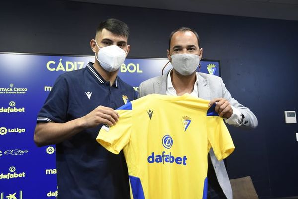 Santiago Arzamendia fue presentado en el Cádiz CF de España - Fútbol Internacional - ABC Color