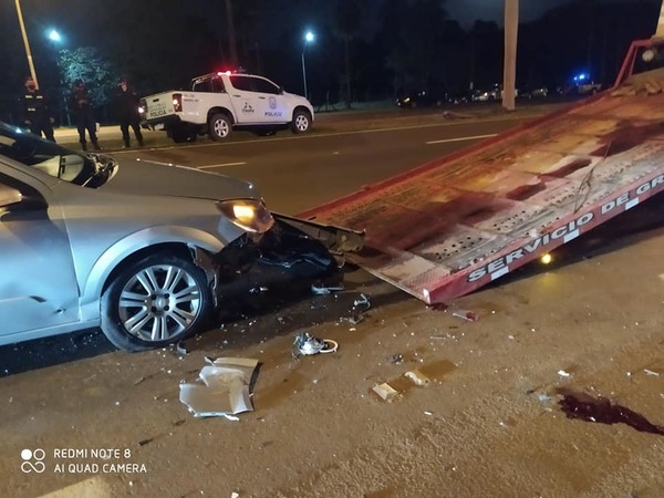 Motociclista suicida choca contra policía y un automóvil circulando de contramano - La Clave