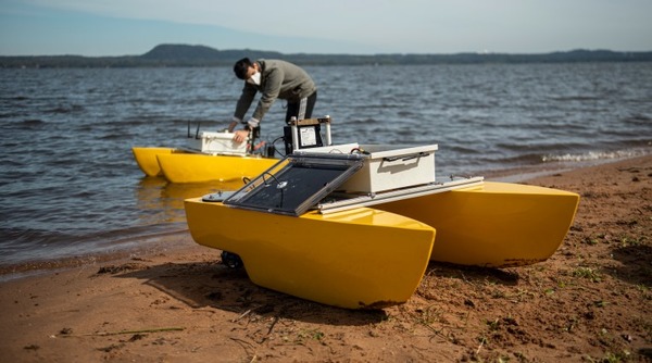 La FIUNA realizó demostración con drones acuáticos para monitorear la contaminación del Lago Ypacaraí