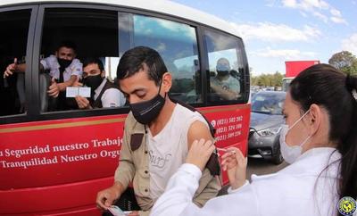 Ministerio otorgó 7.042 permisos a trabajadores para vacunarse contra el Covid-19 •
