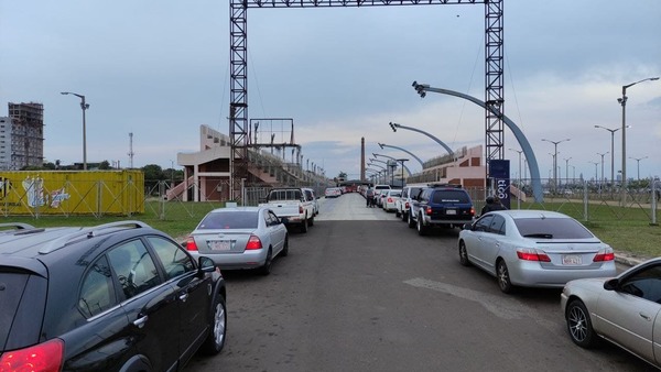 JORNADA DE VACUNACIÓN AVANZA SIN PAUSAS EN EL CENTRO CÍVICO.