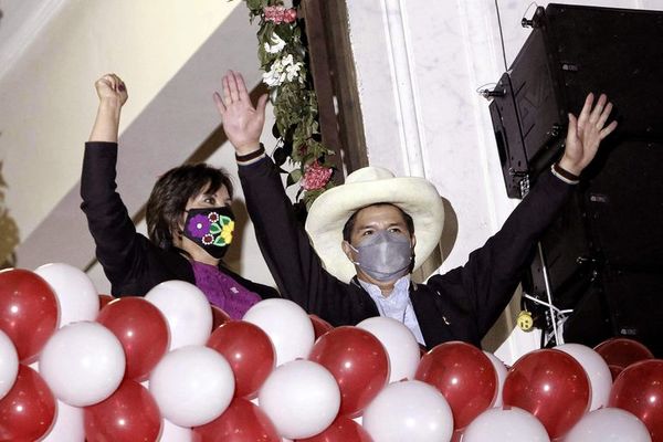 El nuevo presidente de Perú afronta el desafío de despejar enigmas y temores - Mundo - ABC Color