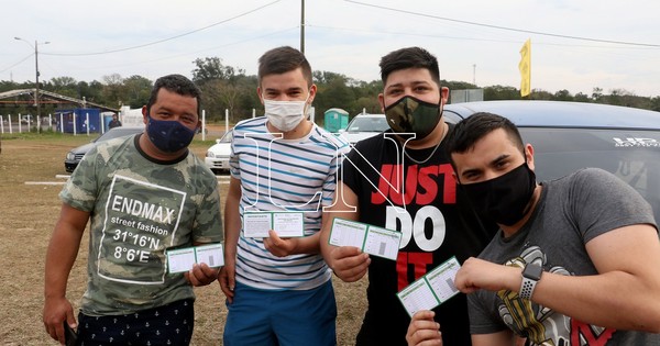 La Nación / Más de 20.000 personas recibieron la primera dosis en el Rubén Dumot el fin de semana