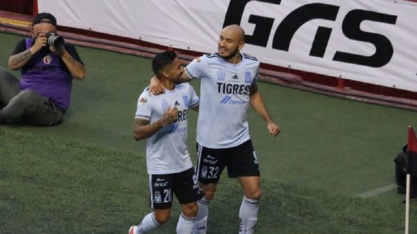 Carlos González anota en el primer triunfo de Tigres