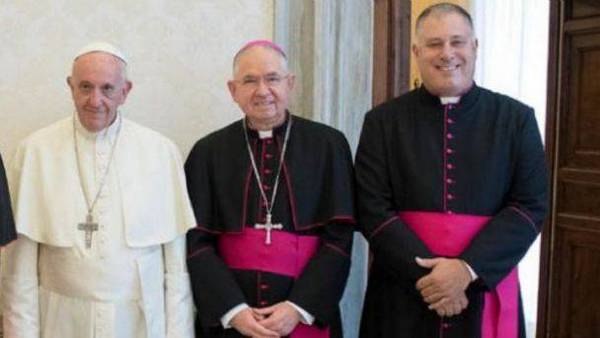 Alto monseñor católico usaba app de citas y frecuentaba bares gay