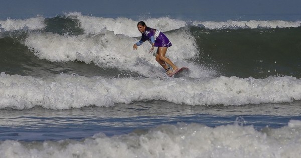 La Nación / El surf, una tabla de esperanza para discapacitados en Brasil