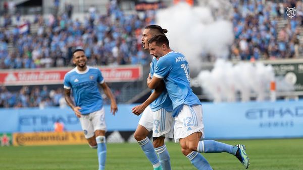 Jesús Medina guía con un bombazo la goleada de New York City