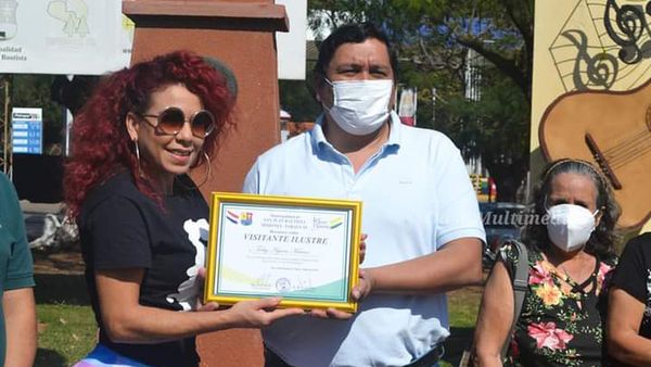 Declaran visitante ilustre de San Juan Bautista a Techy Agüero