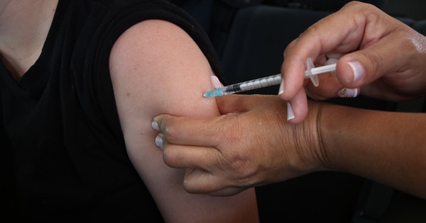 La Nación / Continúa la vacunación a personas mayores de 20