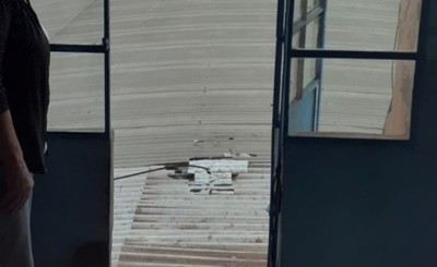 Joven cae del techo del quinto piso luego de intentar bajar a su gato