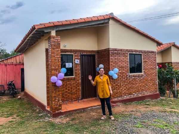 Gobierno entregó 346 viviendas sociales a pobladores de diferentes localidades de Caazapá
