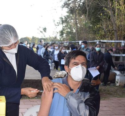 En Paraguarí suspenderán servicio de vacunación por falta de dosis - Nacionales - ABC Color