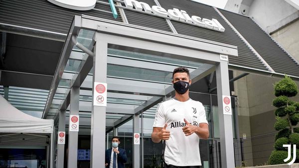 Cristiano, ovacionado en su regreso al centro deportivo de Juventus
