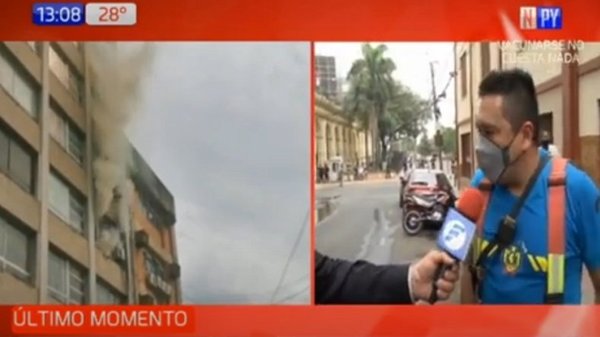 Departamento se incendia en el microcentro de Asunción | Noticias Paraguay