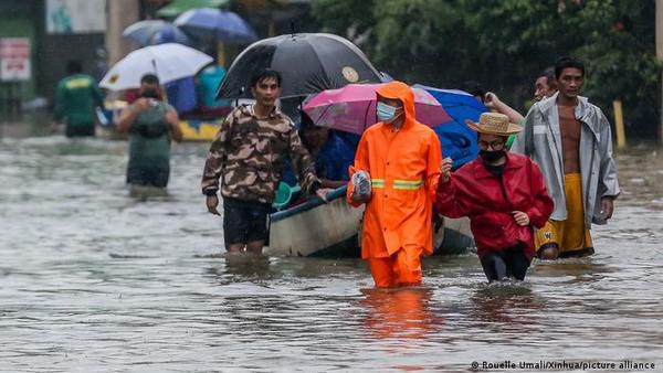 Más de 72.000 desplazados por inundaciones en Filipinas