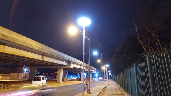 Grupo de vecinos impide iluminación de una parte de la zona de obras de Primer Presidente