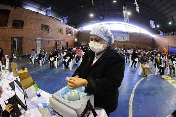 Asunción promedia casi 13 mil vacunados por día