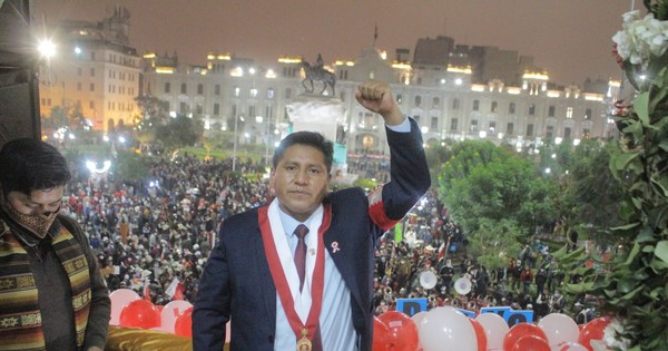 La Nación / Perú: Castillo gobernará con “sueldo de maestro” y pedirá que el Congreso lo imite