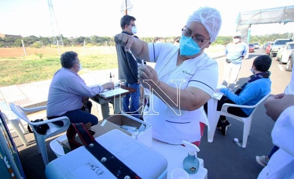 Diario HOY | No existe contraindicación de alcohol luego de recibir la vacuna anticovid, recuerdan