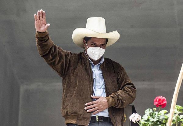 Perú: Pedro Castillo renunciará al sueldo de presidente y cobrará como un maestro