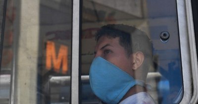 La Nación / ¿Necesitan los inmunizados contra el COVID volver a usar mascarilla?
