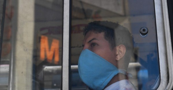 La Nación / ¿Necesitan los inmunizados contra el COVID volver a usar mascarilla?