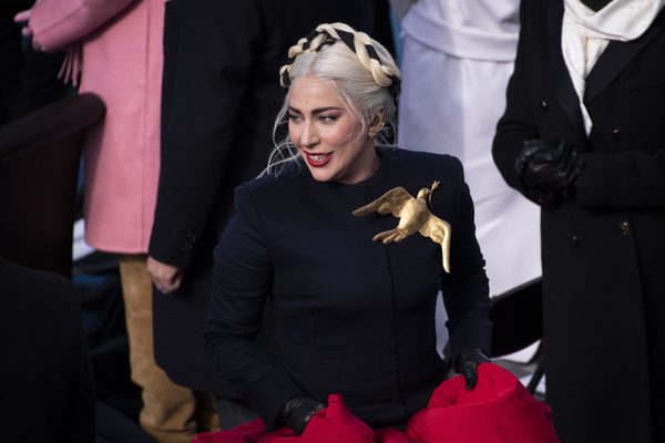 A la venta el broche icónico de Lady Gaga | El Independiente