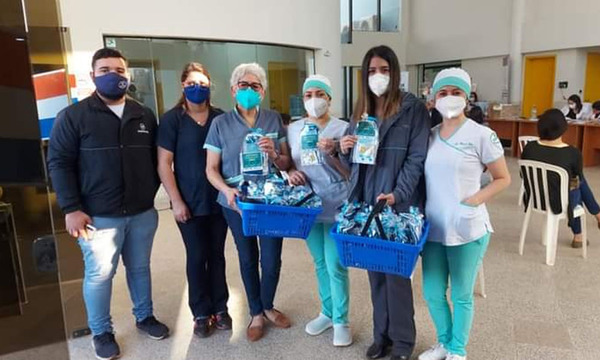 Policlínico de la Coopafiol regala kits de medicamentos a quienes acuden al vacunatorio - OviedoPress