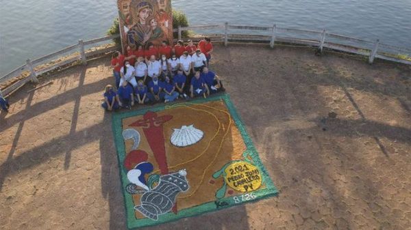 Alfombristas de Pedro Juan Caballero participaron del homenaje mundial al Xacobeo