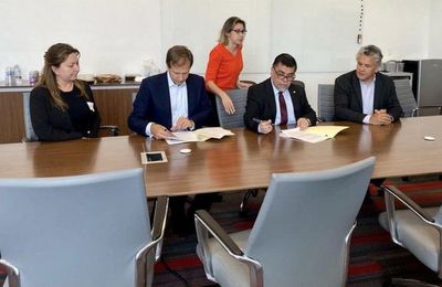 Autoridades procuran más vacunas de otras plataformas