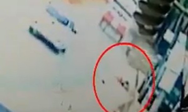 San Lorenzo: Cayó de un colectivo y se salvó de milagro - SNT