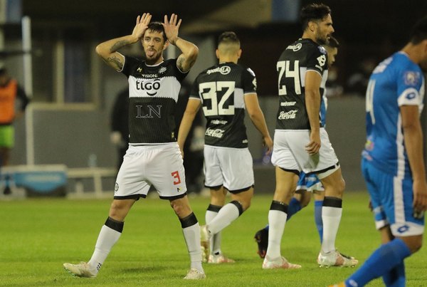 Alejandro Silva guía la victoria de Olimpia ante el 12 de Octubre