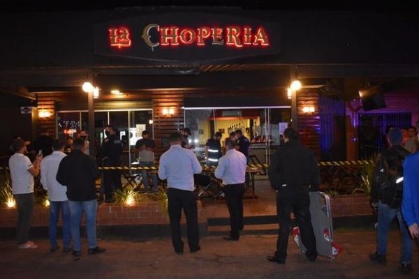 Mortal ataque a tiros a pareja en céntrico restaurante de PJC, con la firma de “Justicieros de la Frontera”