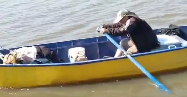 Crónica / Pescador rescató a perros de las aguas