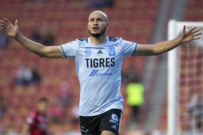 González llega a los 50 goles en México - Fútbol - ABC Color