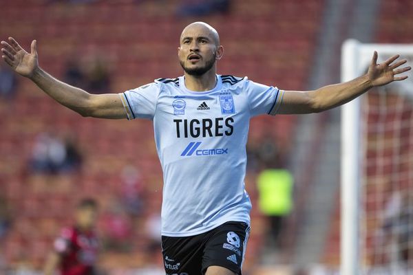 González llega a los 50 goles en México - Fútbol - ABC Color